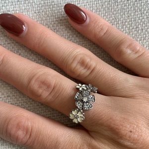 PANDORA Flower Cluster Ring in Sterling Silver